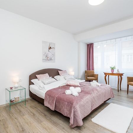 Perla Hradce 302 Apartamento Hradec Králové Exterior foto