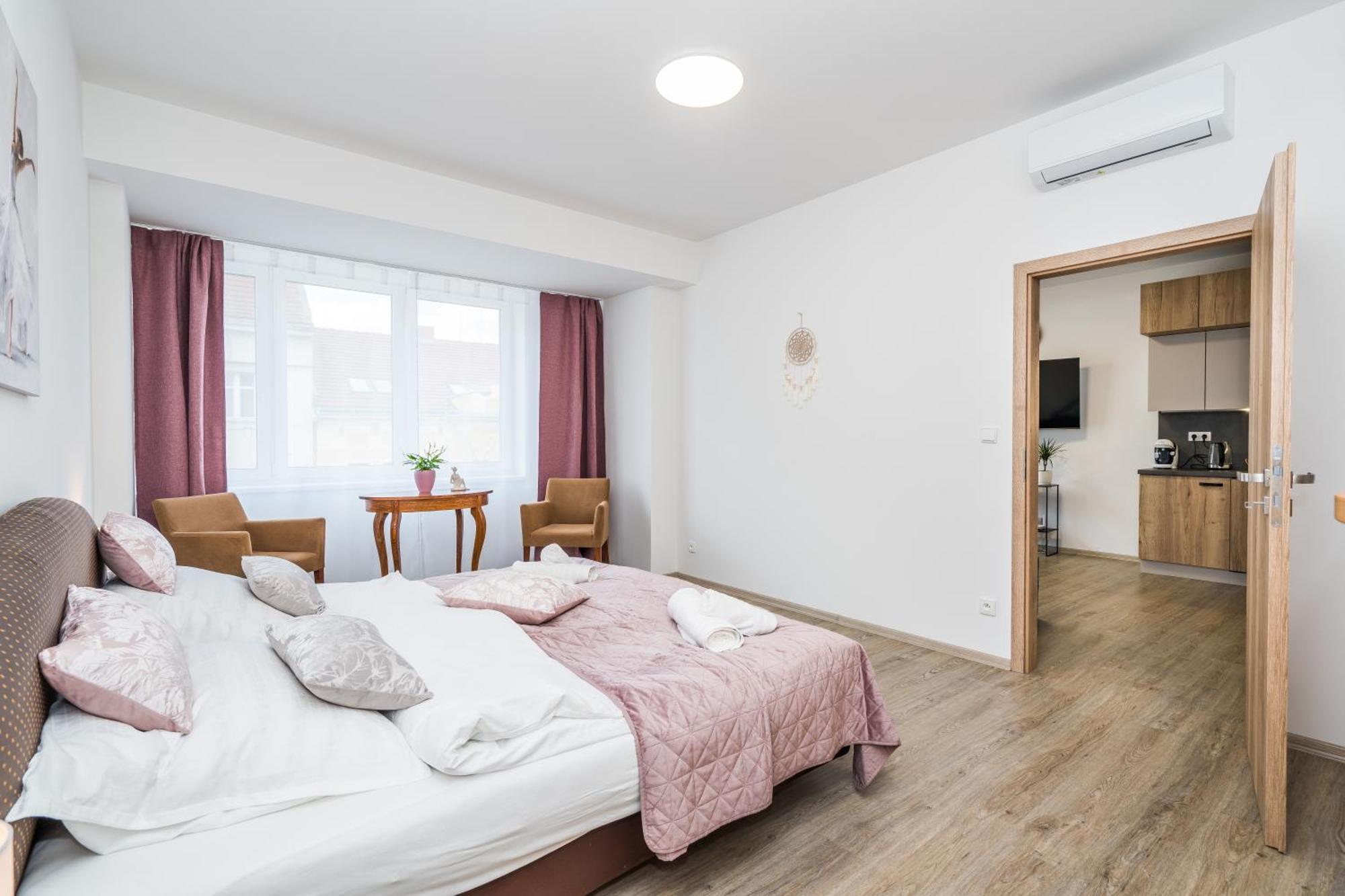 Perla Hradce 302 Apartamento Hradec Králové Exterior foto